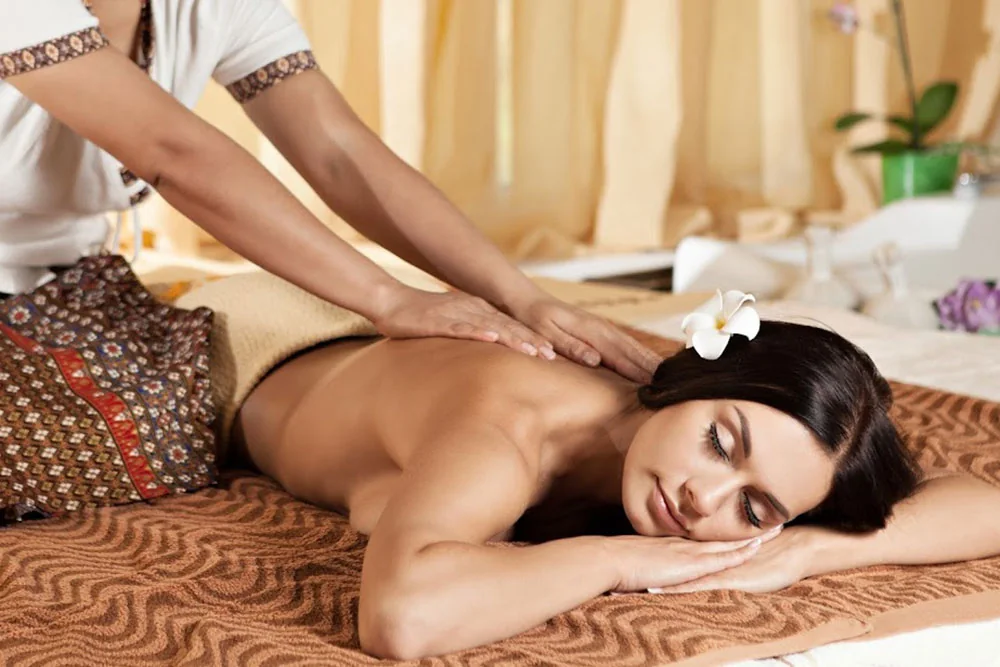 Massage aux pierres de jade chaudes chez Sukjai Thai Massage à Genève Eaux-Vives